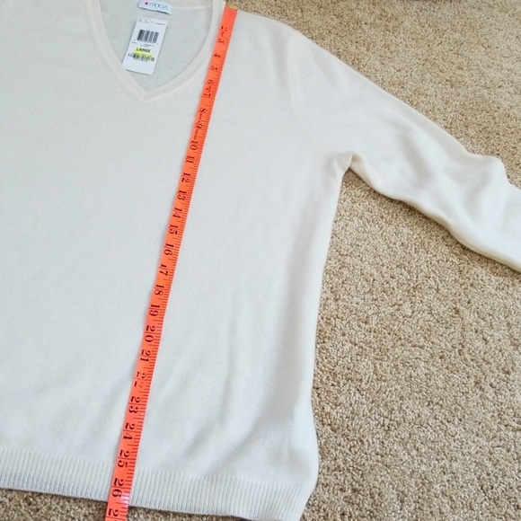 NWT! Macy's Ivory Size L Cashmere Sweater - Picture 7 of 7